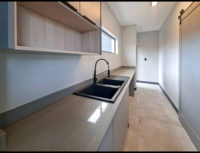 4 BEDROOM HOUSE FOR SALE IN FOUNTAINBROOK ESTATE